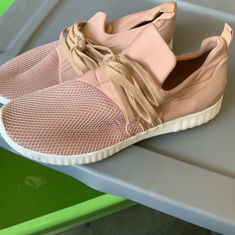 Torrid tennis shoes
